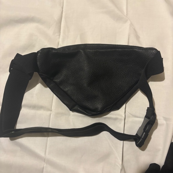 Pandora Limited Edition Black Pebbled Belt Bag Fanny Pack - Picture 4 of 4